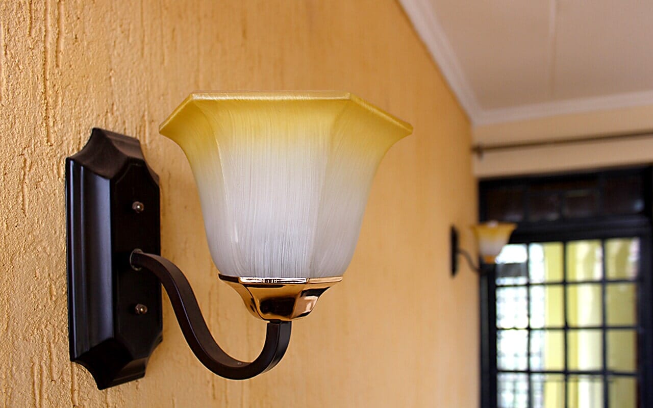 Wall-mounted light fitting